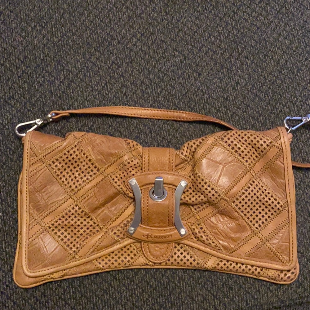 B Makowsky clutch